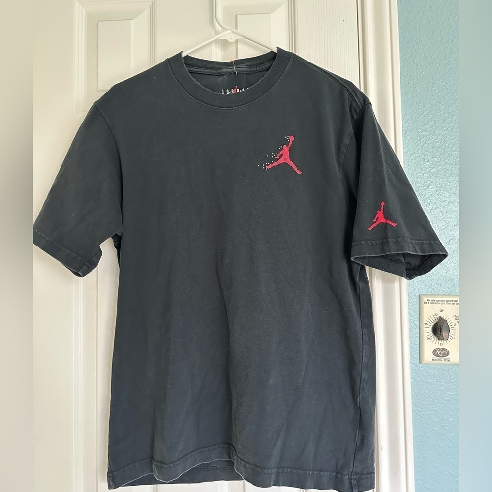 Nike Air Jordan Flight Essentials Holiday Black Red T Shirt Santa Feet Small - Picture 2 of 4